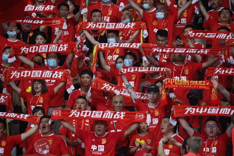 beat365:足球少年手抄报涂色简单